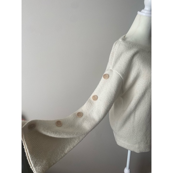 Tularosa Trento Button Sweater perfect fall and winter sweater - Picture 4 of 5